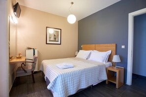 A hotel room with a bed, a chair, a desk, and a picture on the wall. - Villa Santolina - Three Bedroom Villa, Sleeps 6 (Lefkada City)