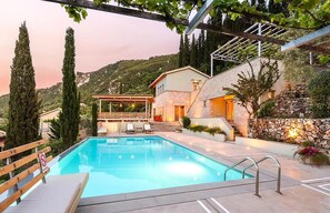 Pool - Villa Santolina - Three Bedroom Villa, Sleeps 6 (Lefkada City)