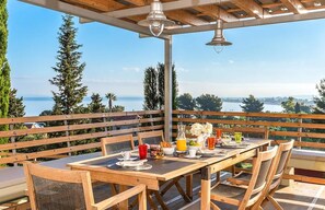 Outdoor dining - Villa Santolina - Three Bedroom Villa, Sleeps 6 (Lefkada City)