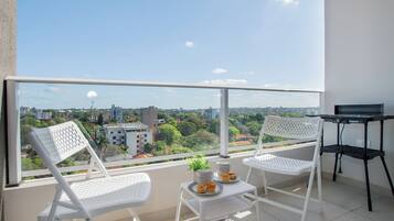 Apartment | Outdoor dining