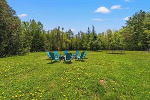 Property grounds - Ultimate Muskoka Getaway | Pool & Hot Tub (Bracebridge)