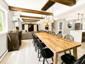 Dining - Private 6-bedroom retreat on 2+ acres with pool, hot tub and space for 14. (Bracebridge)