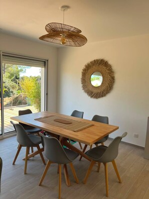 Dining - Vrbo Property (Lauris)