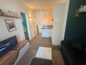Living area - Vrbo Property (Paris)