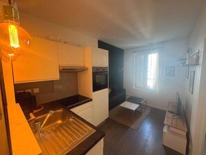 Private kitchen - Vrbo Property (Paris)