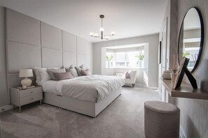 3 bedrooms, iron/ironing board, WiFi (free), bed sheets