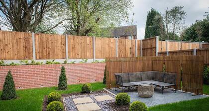 House - Sleeps 6 - Parking - Garden