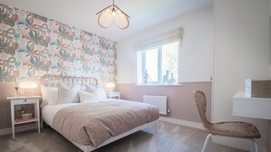 3 bedrooms, iron/ironing board, WiFi (free), bed sheets