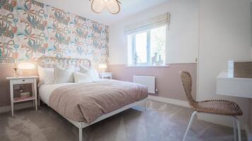 3 bedrooms, iron/ironing board, WiFi (free), bed sheets