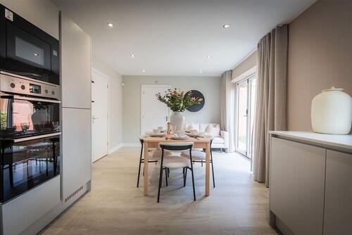 House - Sleeps 6 - Parking - Garden