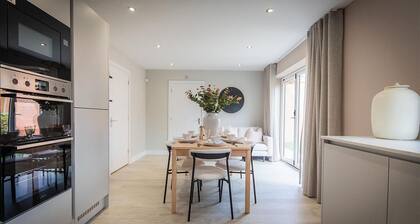 House - Sleeps 6 - Parking - Garden