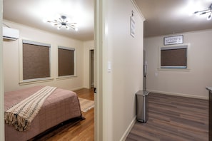 1 slaapkamer, een strijkplank/strijkijzer, wifi, beddengoed