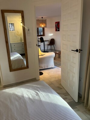 1 chambre, fer et planche à repasser, Wi-Fi, draps fournis