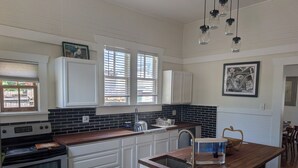 Private kitchen - Historic 1908 Ybor City Bungalow (Tampa)