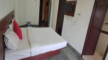 Egyptian cotton sheets, premium bedding, in-room safe, desk