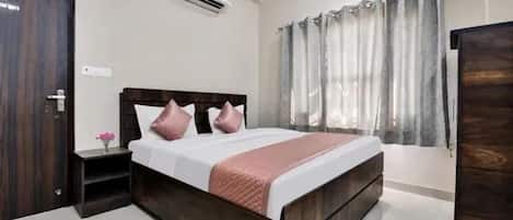 Habitación Deluxe | Sábanas de algodón egipcio, ropa de cama de alta calidad y escritorio