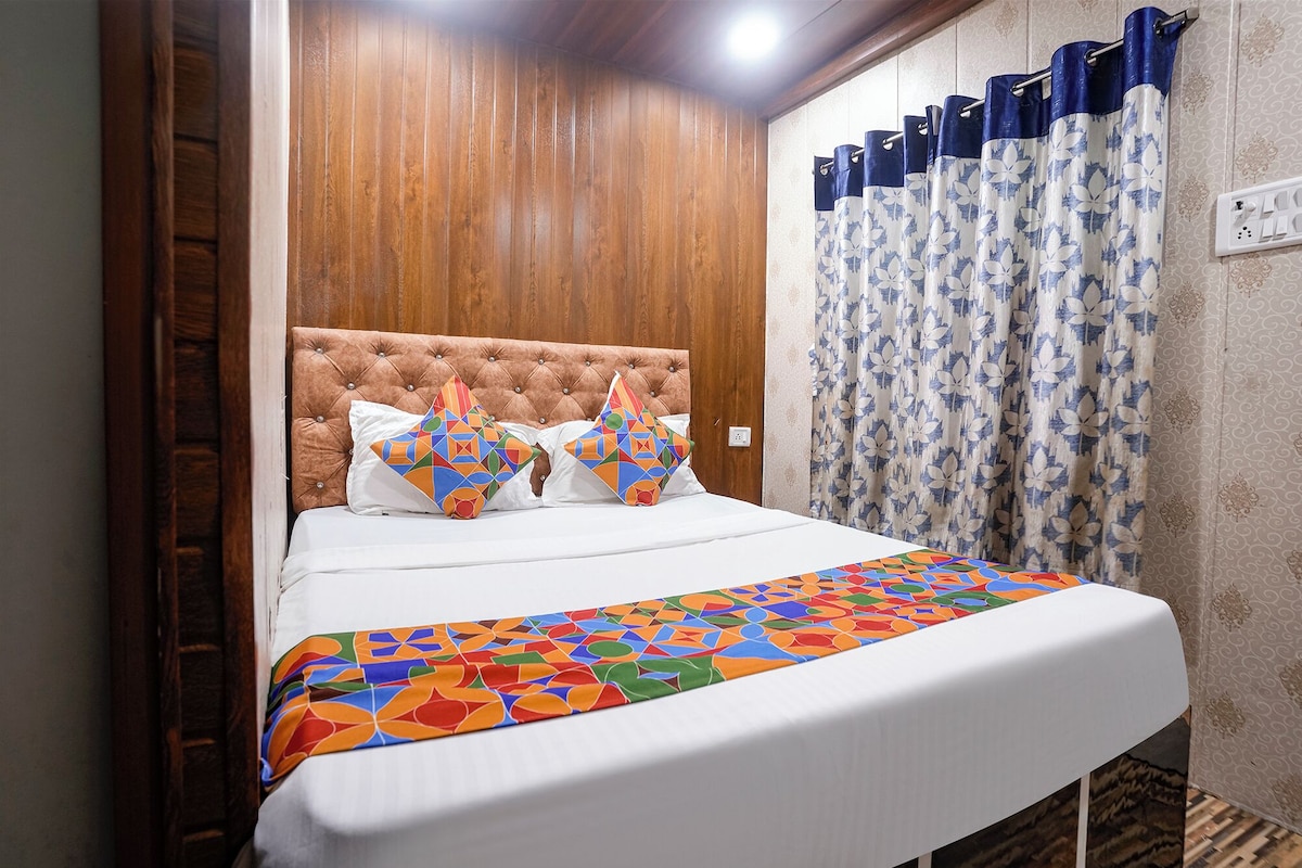 Premium Room | Egyptian cotton sheets, premium bedding, in-room safe, desk