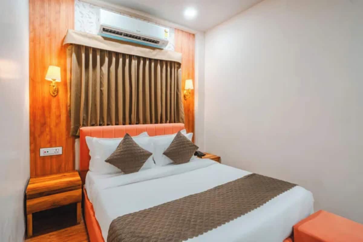 Premium Room | Egyptian cotton sheets, premium bedding, desk, free WiFi