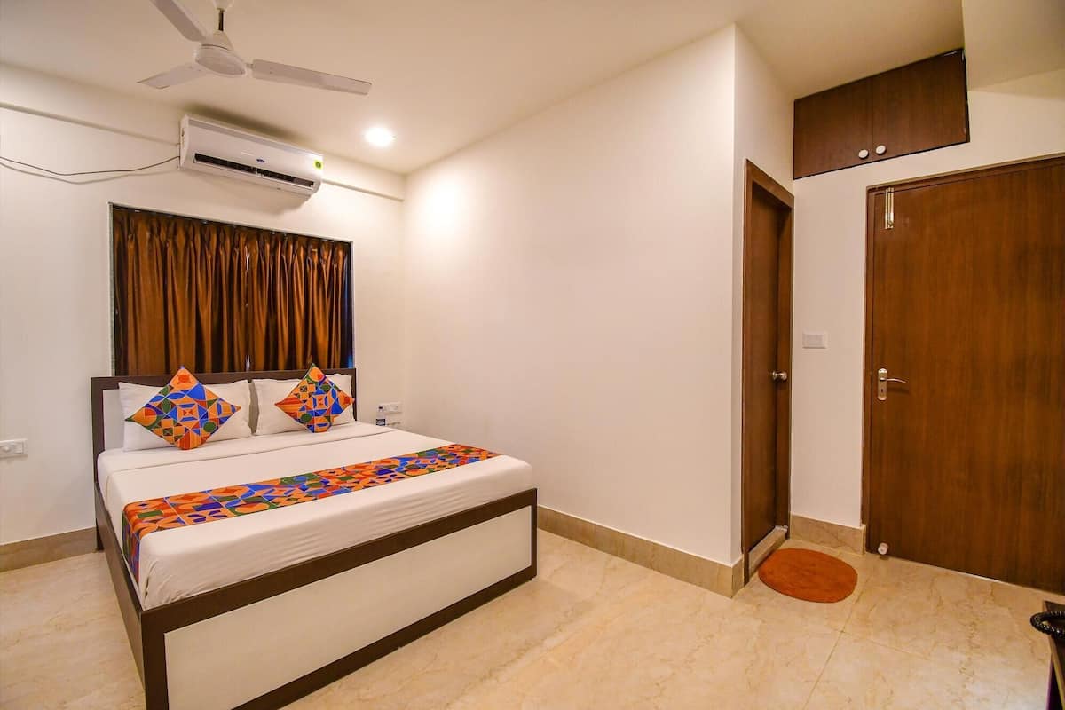 Premium Room | Egyptian cotton sheets, premium bedding, desk, free WiFi