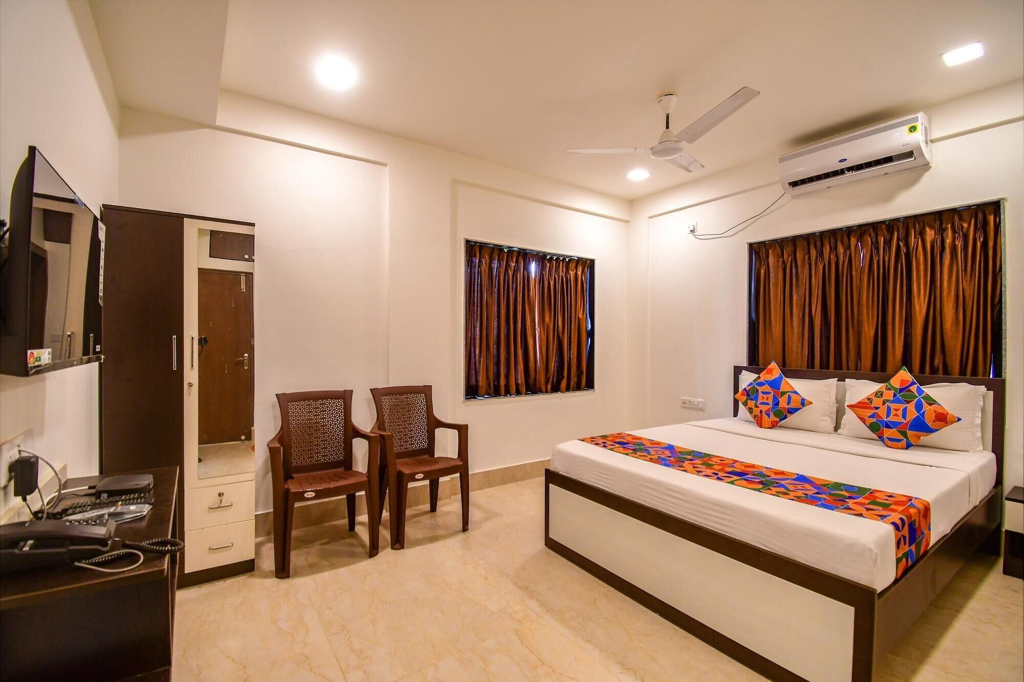 Premium Room | Egyptian cotton sheets, premium bedding, desk, WiFi (free)