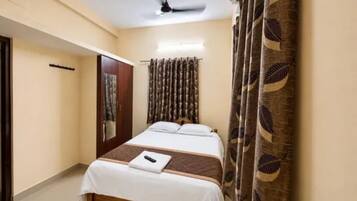 Deluxe Room | Egyptian cotton sheets, premium bedding, in-room safe, desk