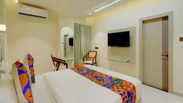 Egyptian cotton sheets, premium bedding, in-room safe, desk