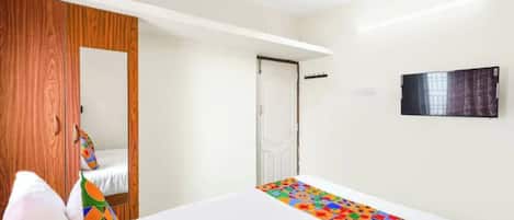 Egyptian cotton sheets, premium bedding, in-room safe, desk