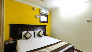 Egyptian cotton sheets, premium bedding, in-room safe, desk