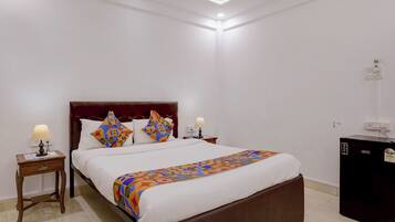 Egyptian cotton sheets, premium bedding, in-room safe, desk