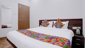 Egyptian cotton sheets, premium bedding, in-room safe, desk