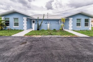 A two-story residential building with a flat roof and a front yard. - Lakeside Oasis Fort Myers (Fort Myers)