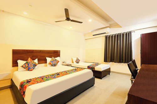 Fabhotel Sashi Paradise