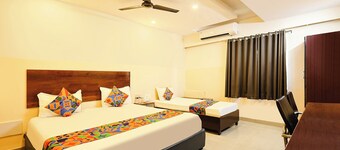 Fabhotel Sashi Paradise