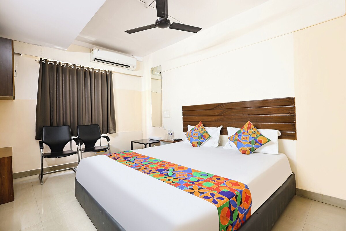 Deluxe Room | Egyptian cotton sheets, premium bedding, in-room safe, desk
