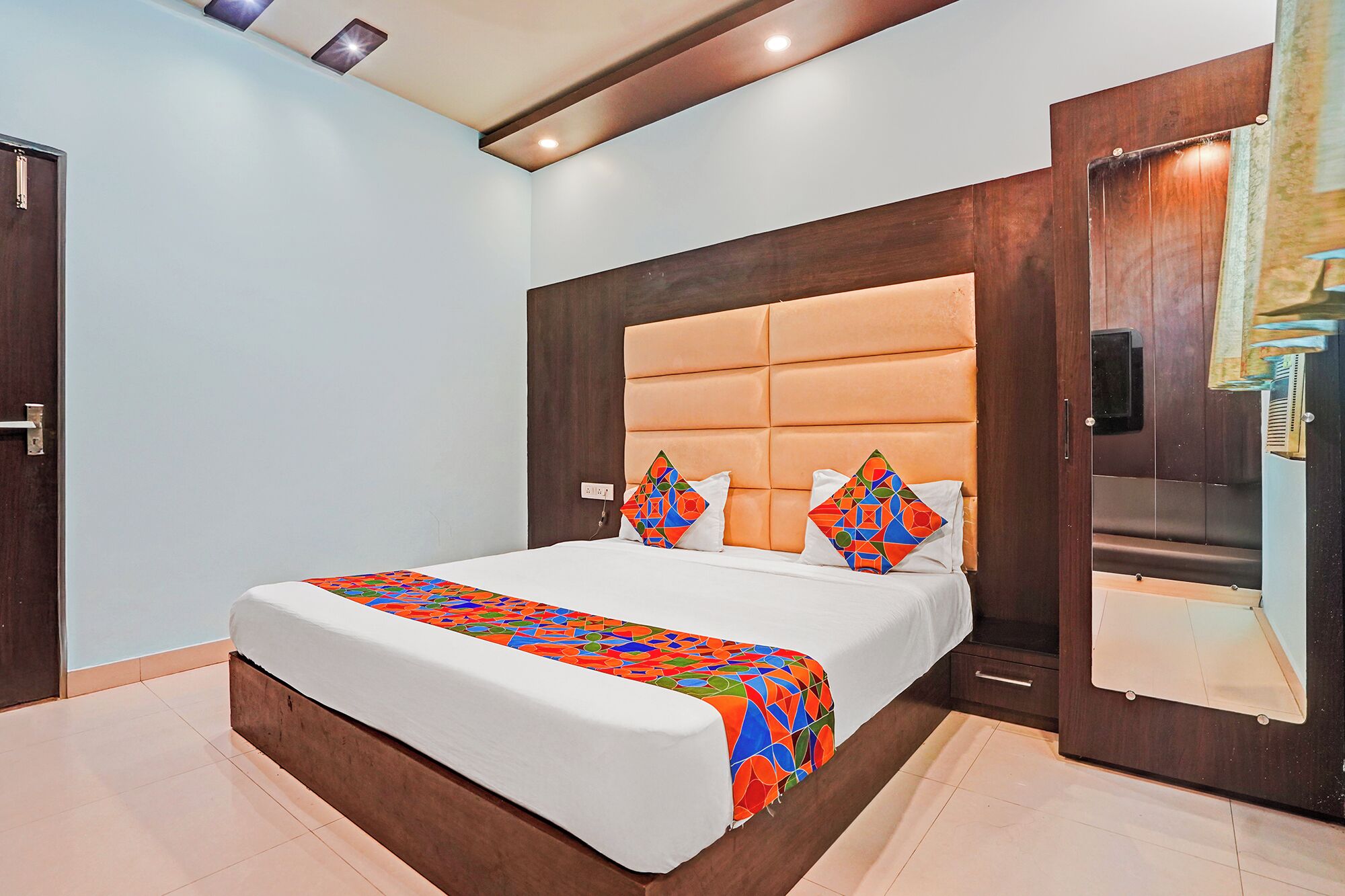 In-room safe, desk, WiFi (free), bed sheets