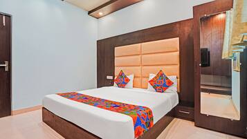 In-room safe, desk, WiFi (free), bed sheets