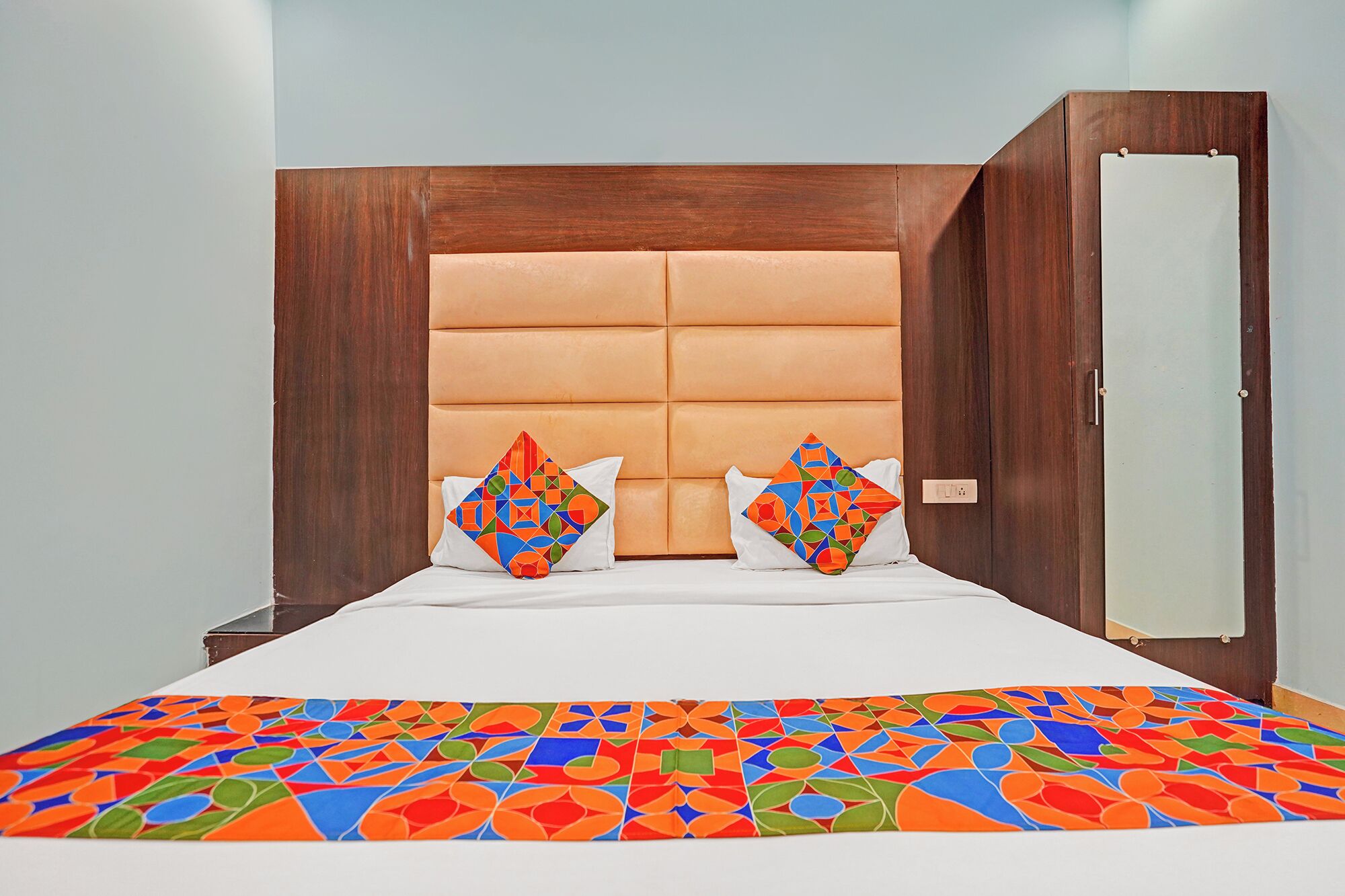 In-room safe, desk, WiFi (free), bed sheets