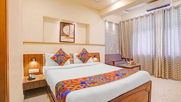 Executive Room | Egyptian cotton sheets, premium bedding, in-room safe, desk