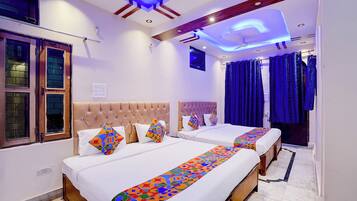 Family Room | Egyptian cotton sheets, premium bedding, in-room safe, desk