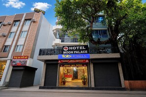 Exterior - Fabhotel Moon Palace (Lucknow)
