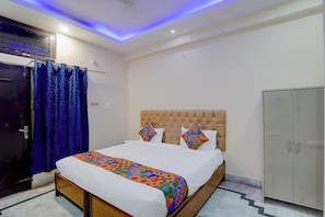 Egyptian cotton sheets, premium bedding, in-room safe, desk - Fabhotel Moon Palace (Lucknow)