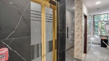 Elevator
