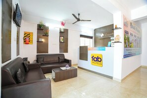 Reception - Fabhotel Peninsula Beach Manor (Chennai)