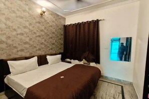 Egyptian cotton sheets, premium bedding, in-room safe, desk - Fabhotel Prime Stay Inn (Jaipur)