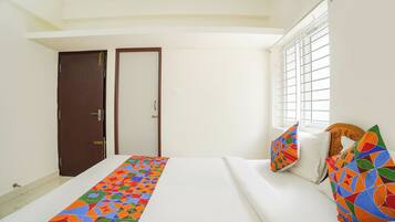 Egyptian cotton sheets, premium bedding, in-room safe, desk