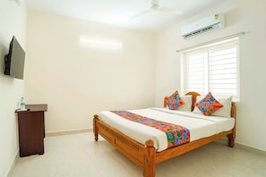 Egyptian cotton sheets, premium bedding, in-room safe, desk