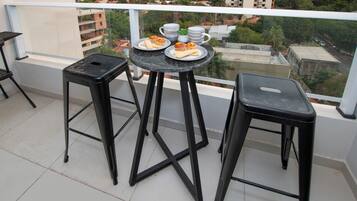Apartamento | Restaurante al aire libre