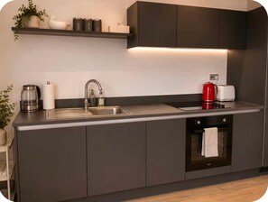 Tủ lạnh, lò vi sóng, máy rửa bát 