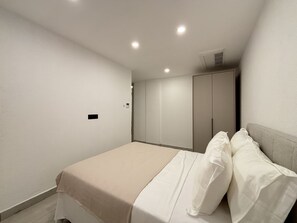 A bedroom with a bed, a wardrobe, and a ceiling light. - Elegant Türkbükü Retreat | Private Pool (Bodrum)