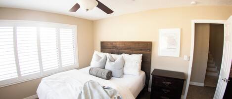 3 bedrooms, WiFi (free), bed sheets